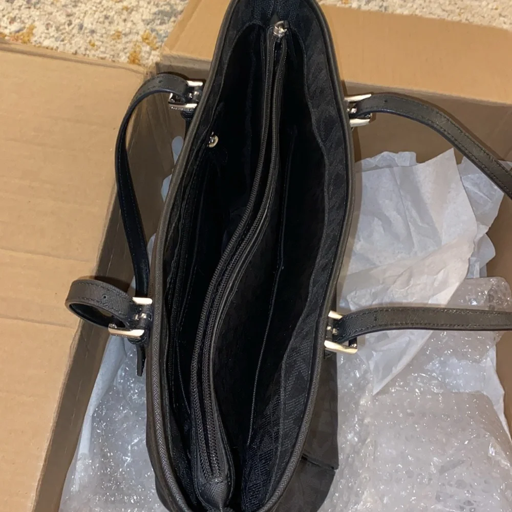 Michael Kors Jet Set TZ Snap Pocket Tote MK Signature Black EUC